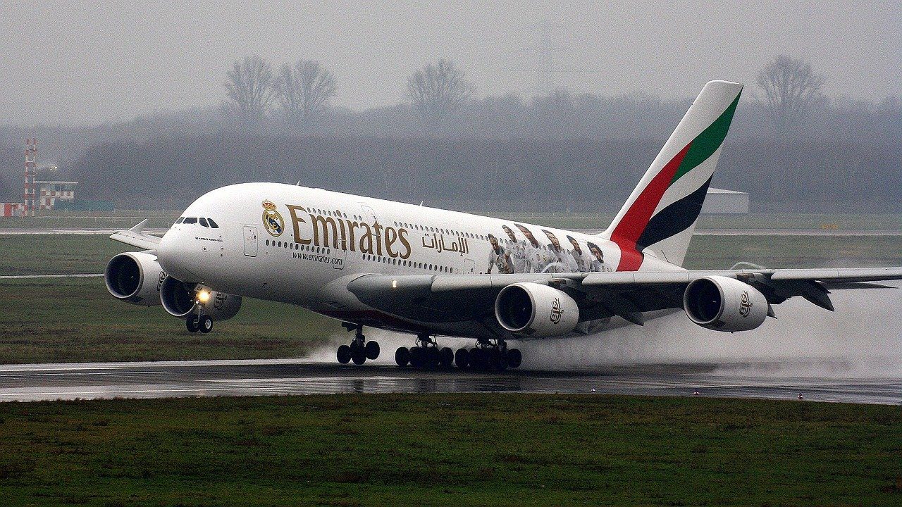 Book Emirates Business Class Flights from london uk