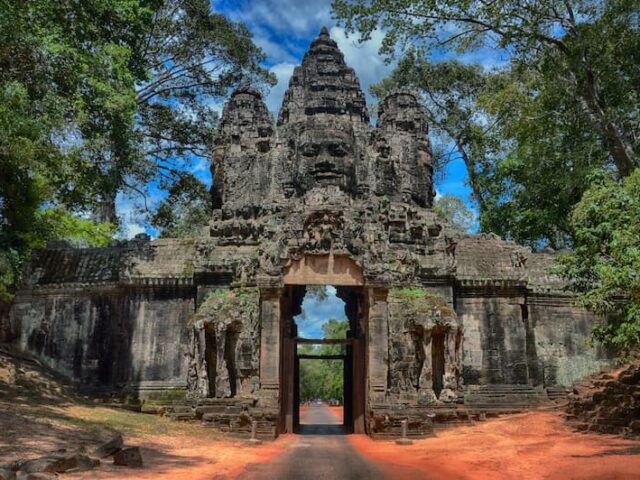 https://www.flightspro.co.uk/wp-content/uploads/2025/12/cambodia-holidays-640x480.jpg