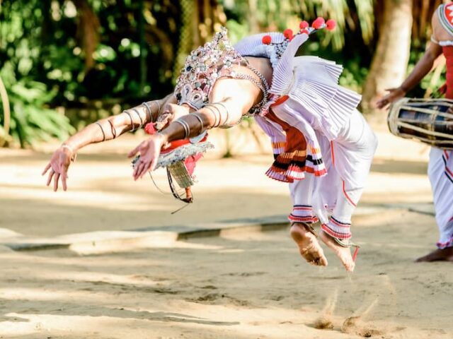 https://www.flightspro.co.uk/wp-content/uploads/2025/12/traditional-kandyan-cultural-show-640x480.jpg