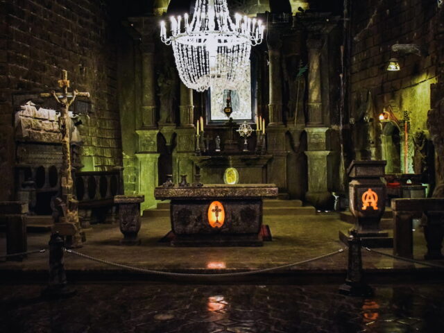 https://www.flightspro.co.uk/wp-content/uploads/2026/03/wieliczka-salt-mine-tour-640x480.jpg