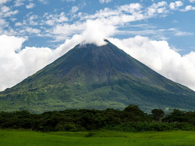 https://www.flightspro.co.uk/wp-content/uploads/2026/04/Arenal-Volcano-National-Park-1-640x480.jpg