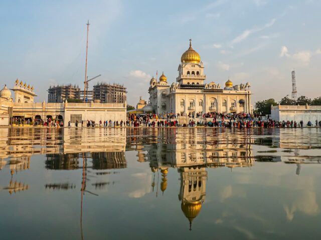 https://www.flightspro.co.uk/wp-content/uploads/2026/04/Gurudwara-delhi-640x480.jpg