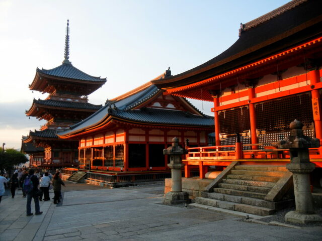 https://www.flightspro.co.uk/wp-content/uploads/2026/04/Kyoto-temple-640x480.jpg