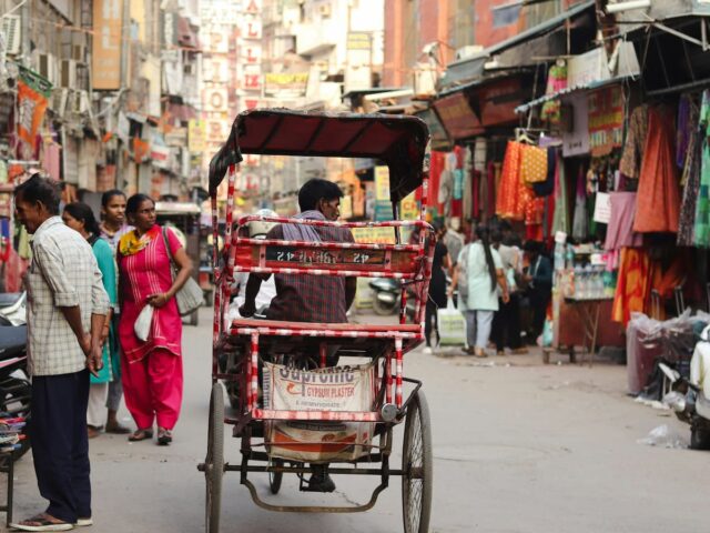 https://www.flightspro.co.uk/wp-content/uploads/2026/04/chandani-chowk-rickshaw-ride-640x480.jpg