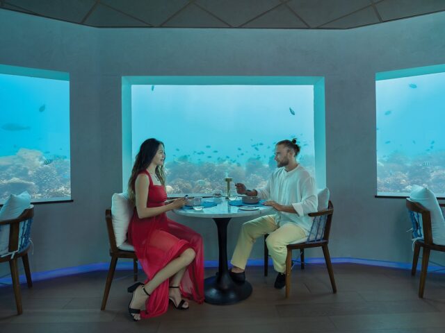 https://www.flightspro.co.uk/wp-content/uploads/2026/04/underwater-dining-experience-640x480.jpg